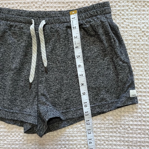 Vuori Women’s Halo Performance Shorts Heather Gray Womens Medium - Picture 6 of 7